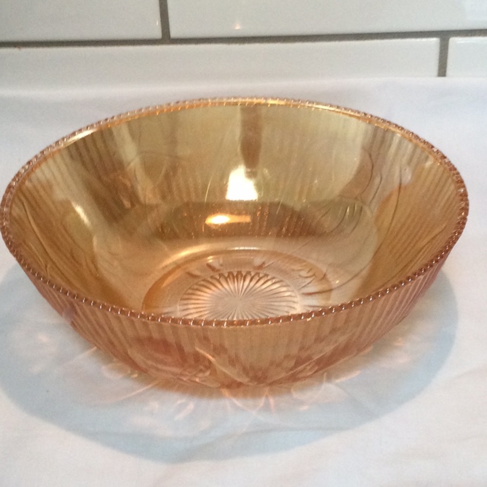 Jeannette Iris and Herringbone 8” berry bowl. Vintage.